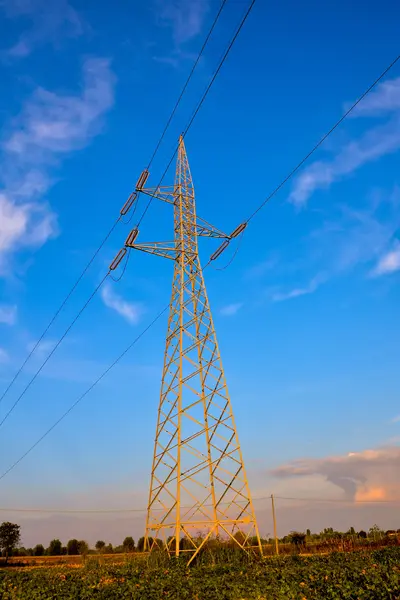 Electricidad poste de pilón —  Fotos de Stock