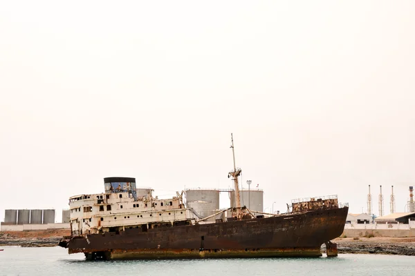 Abandonado Metal Rusty Ship — Fotografia de Stock