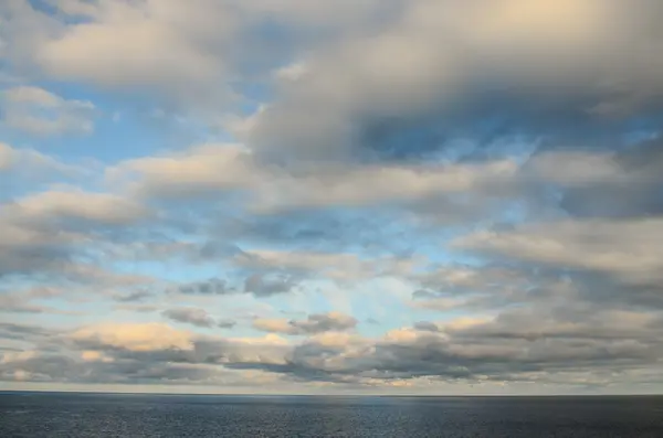 Nubes de colores al atardecer — Foto de Stock