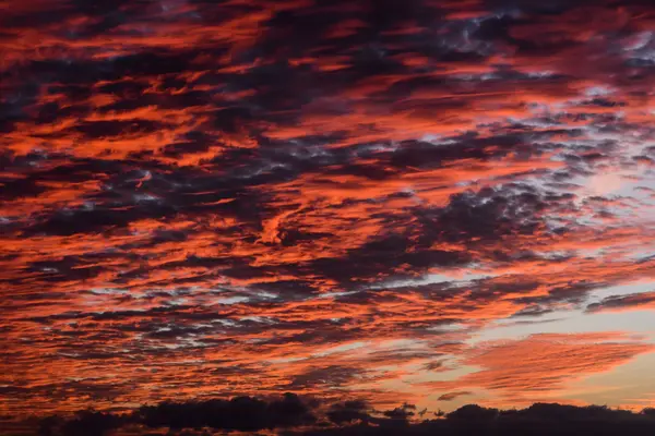 Pôr do sol colorido bonito — Fotografia de Stock