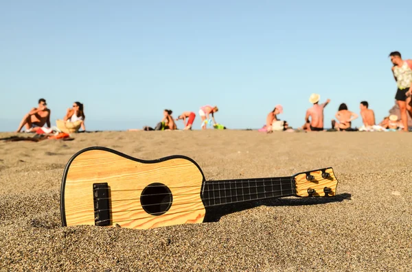 Guitar on the Sand Beach — Stock Photo, Image