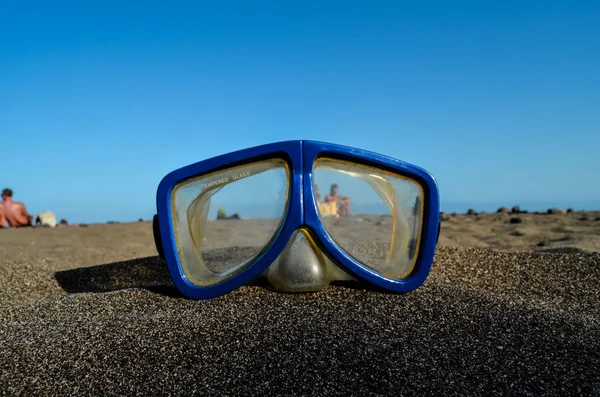 Dykning Mask på Sand stranden — Stockfoto