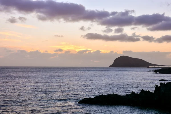 Tropikalny zachód słońca w morzu — Zdjęcie stockowe