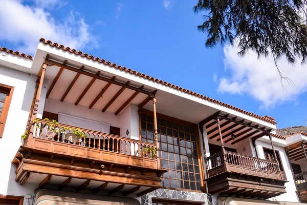 Классический канарский деревянный балкон — стоковое фото