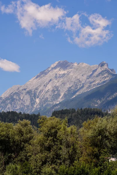 Panorama-Blick auf die Gipfel der Alpen Hintergrund — Stockfoto