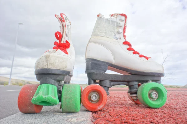 Bota de skate blanca vintage vieja —  Fotos de Stock