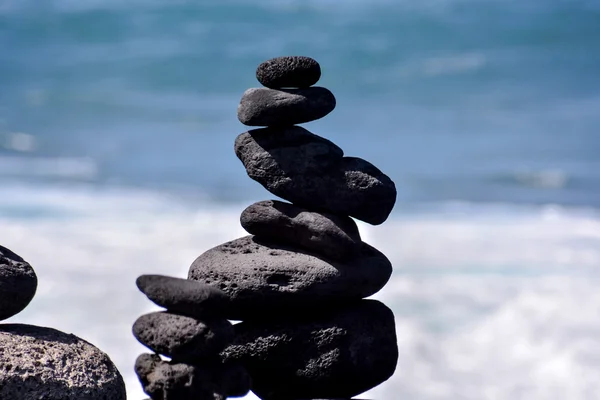 Stack of stones on the sea beach — Stock Photo, Image