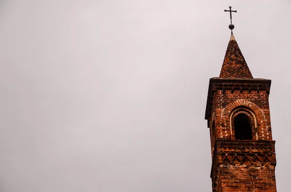 Torre gótica típica da igreja do Belfry — Fotografia de Stock