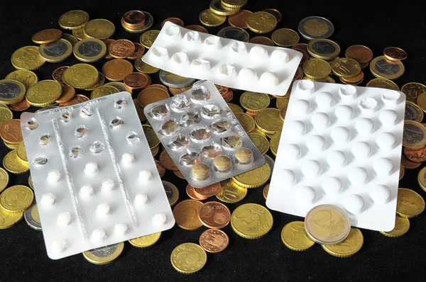 Pillole e denaro — Foto Stock