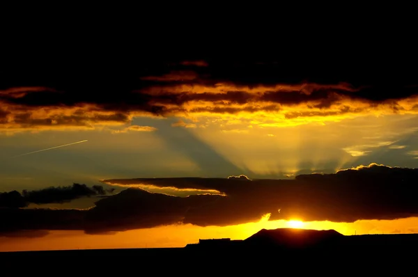 Nuages colorés au coucher du soleil — Photo