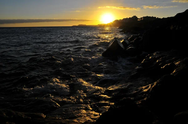 Puesta de sol sobre el océano atlántico — Foto de Stock