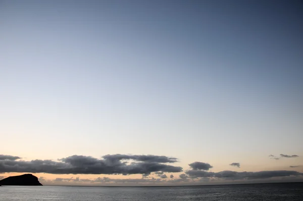 Kleurrijke wolken bij zonsondergang — Stockfoto