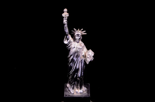 Standbeeld van zilver grijze handgemaakte Liberty — Stockfoto