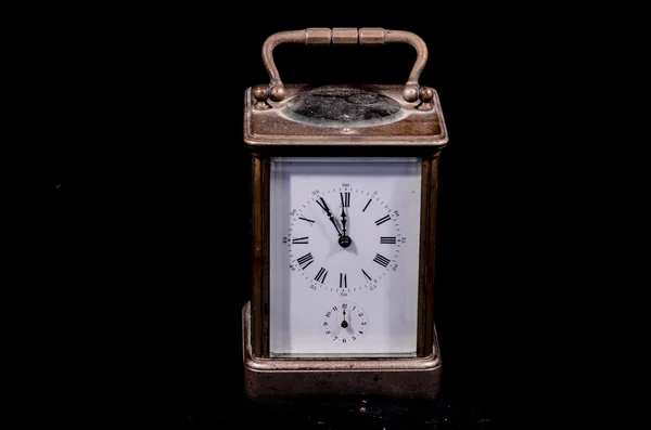 典型的な機械式アラーム時計 — ストック写真