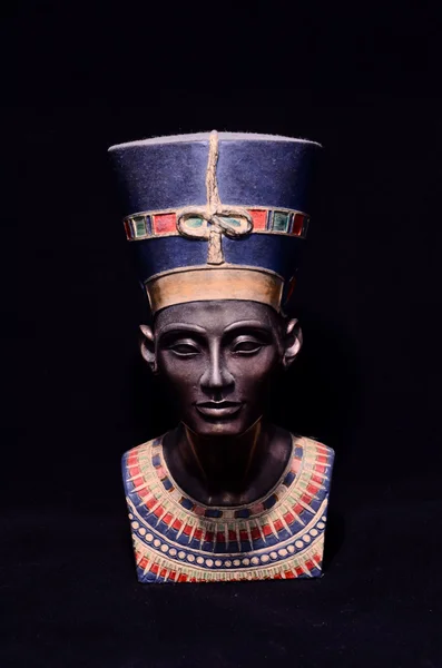 Slavná soška Busta královny Nefertiti — Stock fotografie