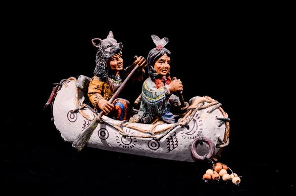 North American Indian kano standbeeld — Stockfoto