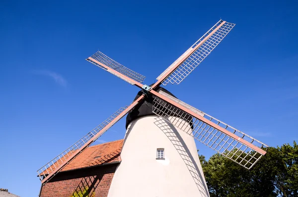 Traditionell vit väderkvarn — Stockfoto