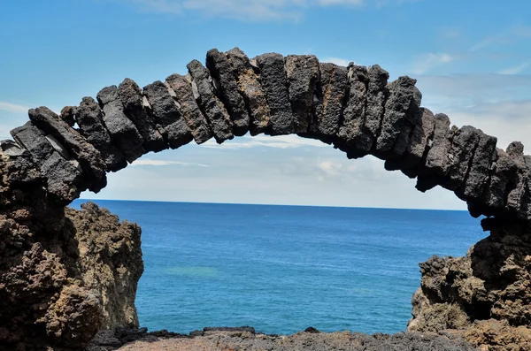 Stone arch fönster — Stockfoto