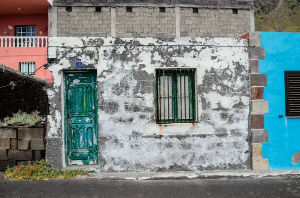 Verlaten oude huis — Stockfoto