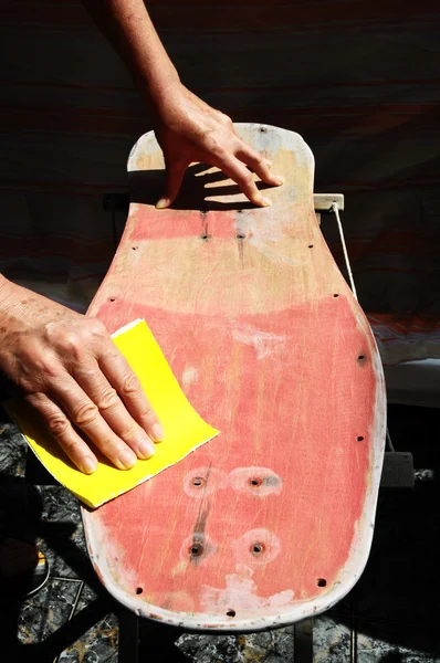 Ripristinare un vecchio skateboard — Foto Stock