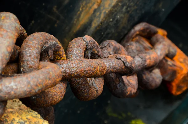 Detalle de cadena de acero oxidado — Foto de Stock