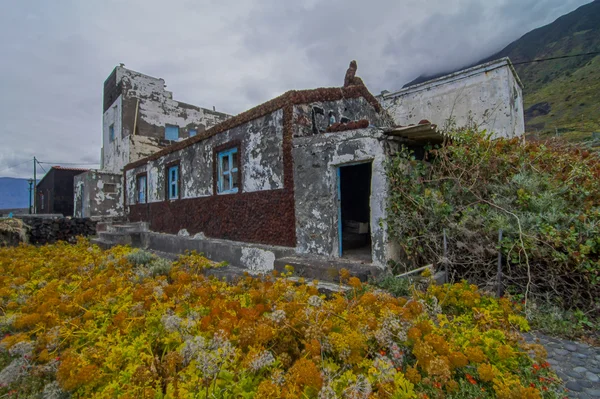 Vecchia casa abbandonata — Foto Stock