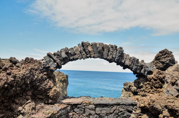 Stone arch fönster — Stockfoto