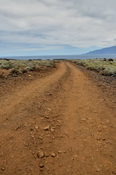 Steiniger Weg in der Vulkanwüste — Stockfoto