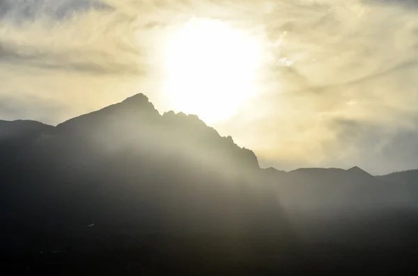 Coucher de soleil derrière les montagnes Guimar — Photo