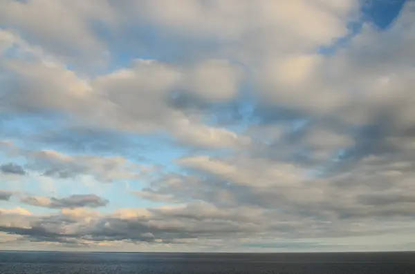 Nubes de colores al atardecer — Foto de Stock