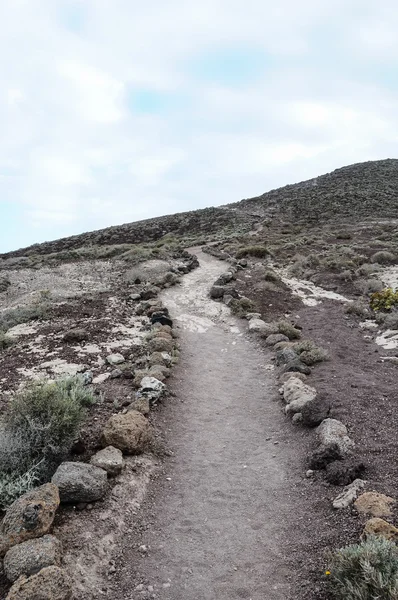 Chemin dans le désert volcanique — Photo