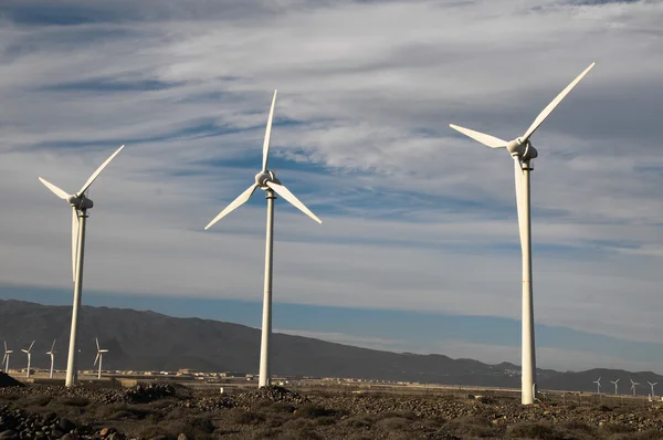 Generador de energía Turbina eólica — Foto de Stock