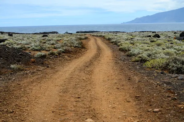 Stony Road en el desierto volcánico —  Fotos de Stock