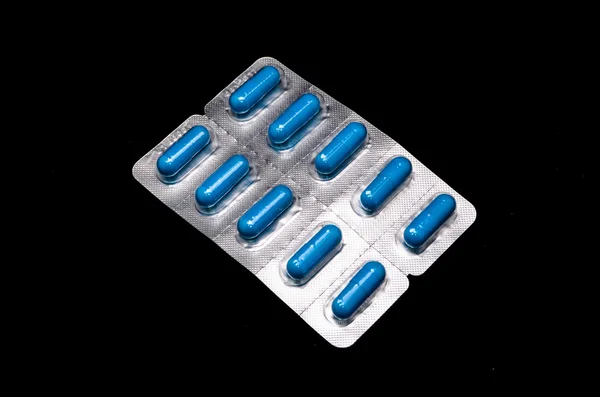 Mavi ilaç kapsül Blister kutu içinde — Stok fotoğraf