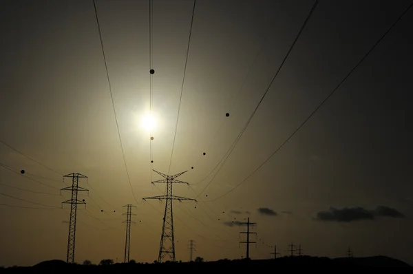 Linha de energia elétrica pilão — Fotografia de Stock