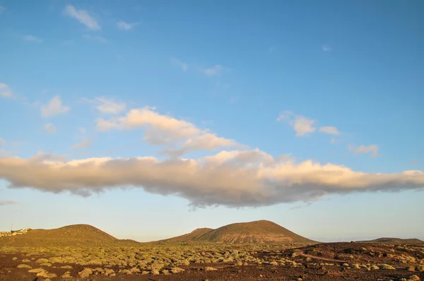 Nuages colorés au coucher du soleil — Photo