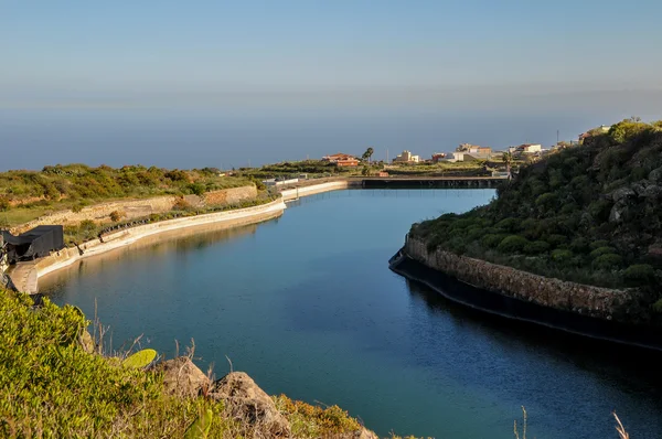 Lago e diga — Foto Stock