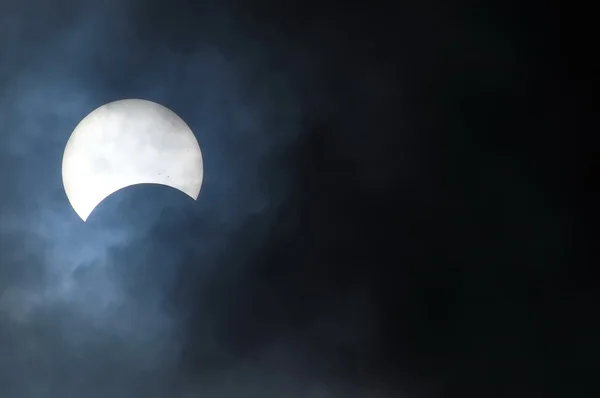 Teilweise Sonnenfinsternis — Stockfoto