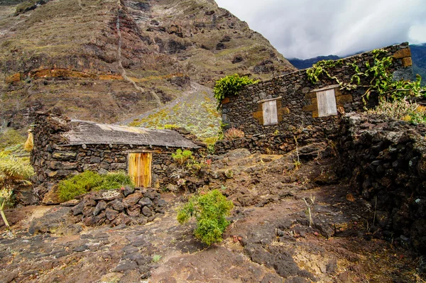 Övergivna hus på ön El Hierro — Stockfoto