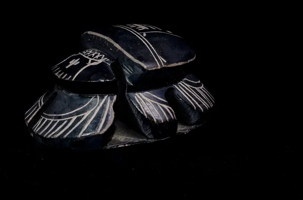 Каменный ритуал египетского скарабей — стоковое фото