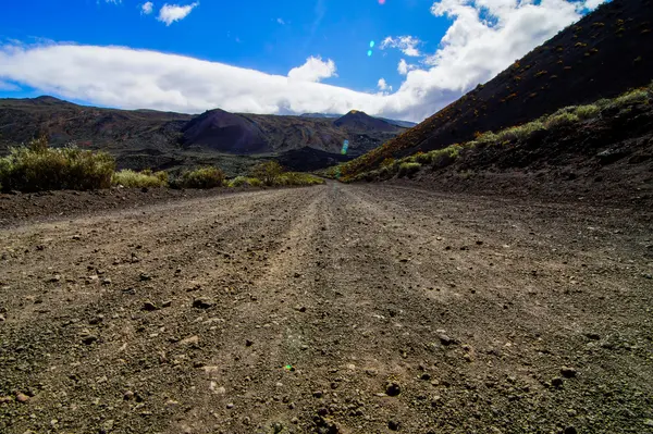 火山砂漠の石の道 — ストック写真