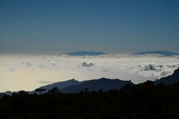 Beyaz bulutlar okyanus — Stok fotoğraf