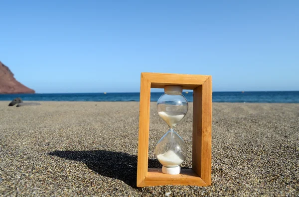 Zandloper op een strand — Stockfoto