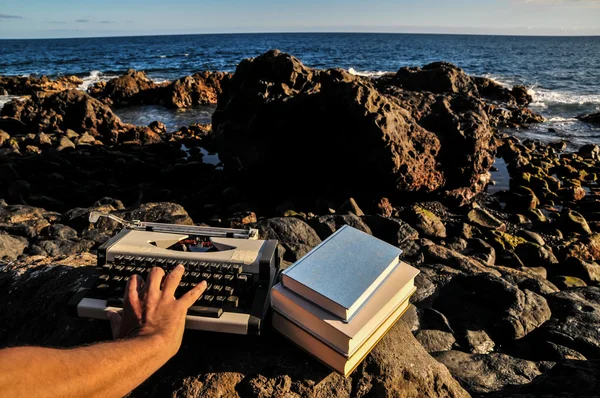 Máquina de escribir de viaje Vintage en blanco y negro — Foto de Stock