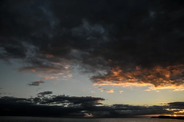 Nuvole colorate al tramonto — Foto Stock