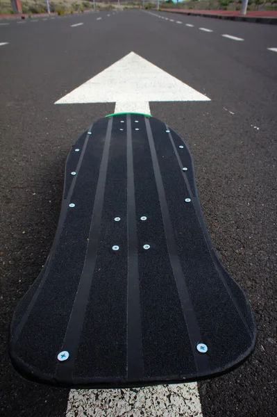 ビンテージ スタイル ブラック ロング スケート ボード — ストック写真