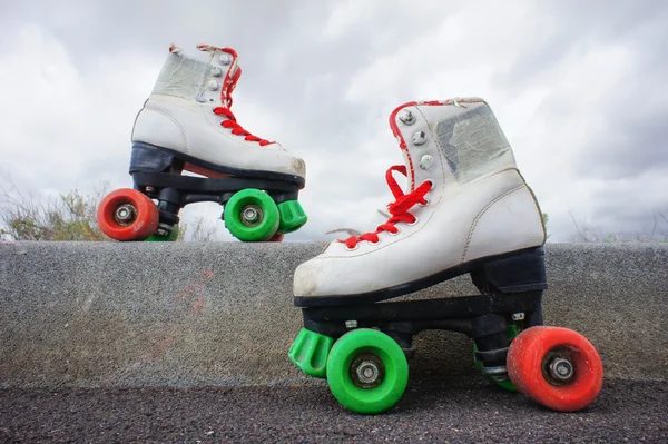 Alter Vintage weißer Skatestiefel — Stockfoto