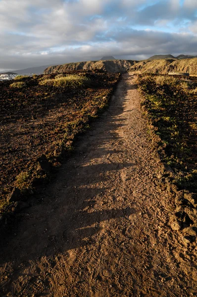 Steiniger Weg in der Vulkanwüste — Stockfoto