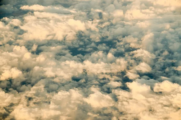 Vliegen boven de wolk — Stockfoto