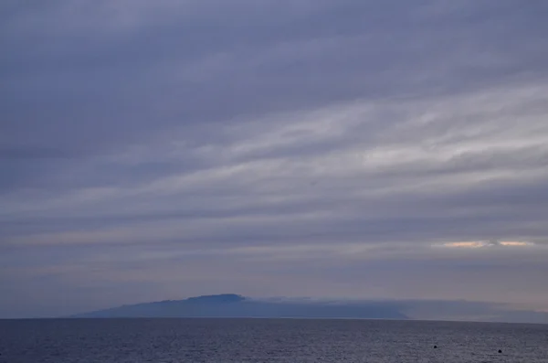 Nuages colorés au coucher du soleil — Photo